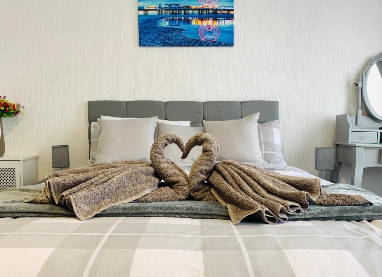 The Whitehouse Holiday Apartments Блекпул Екстериор снимка