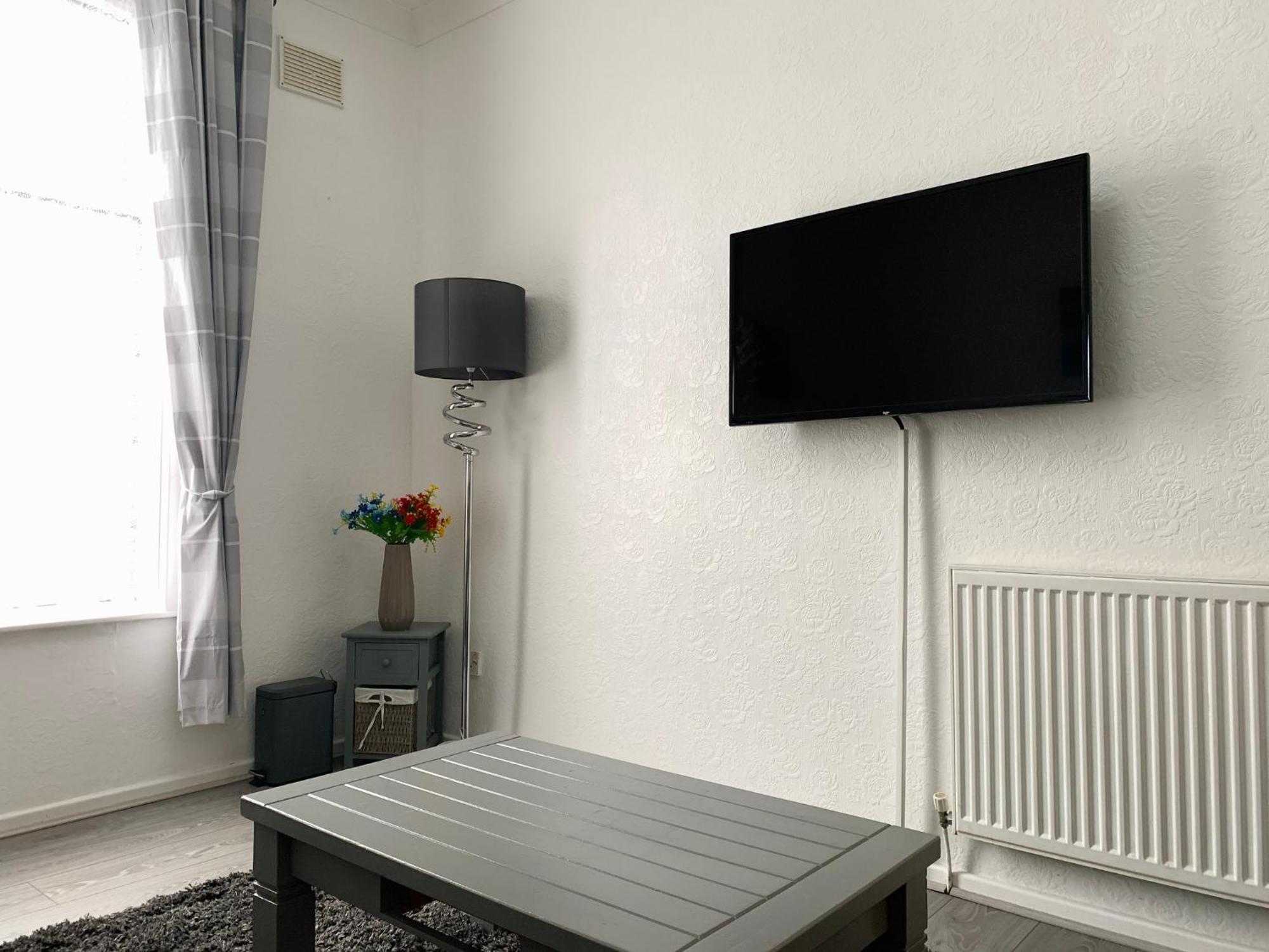 The Whitehouse Holiday Apartments Блекпул Екстериор снимка